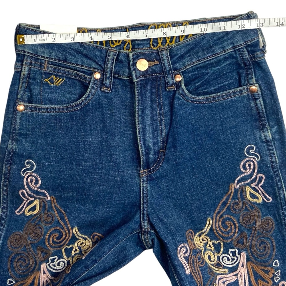 NWT Wrangler x Lainey Wilson Wildflower Embroidered Jeans Bell Bottom 25 - Picture 9 of 15